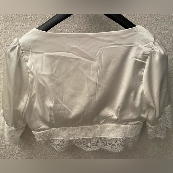 Silky Laced Cropped Blouse 🤍 - Picture 4 of 4